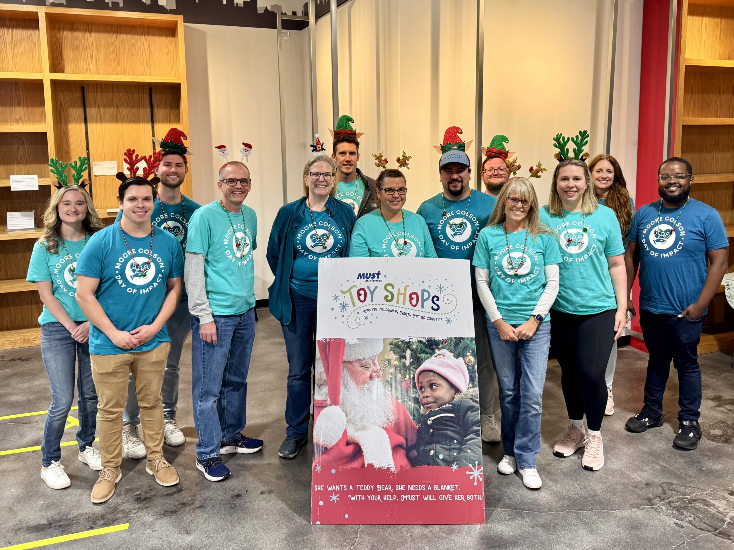 Moore Colson employees volunteering at MUST Ministries